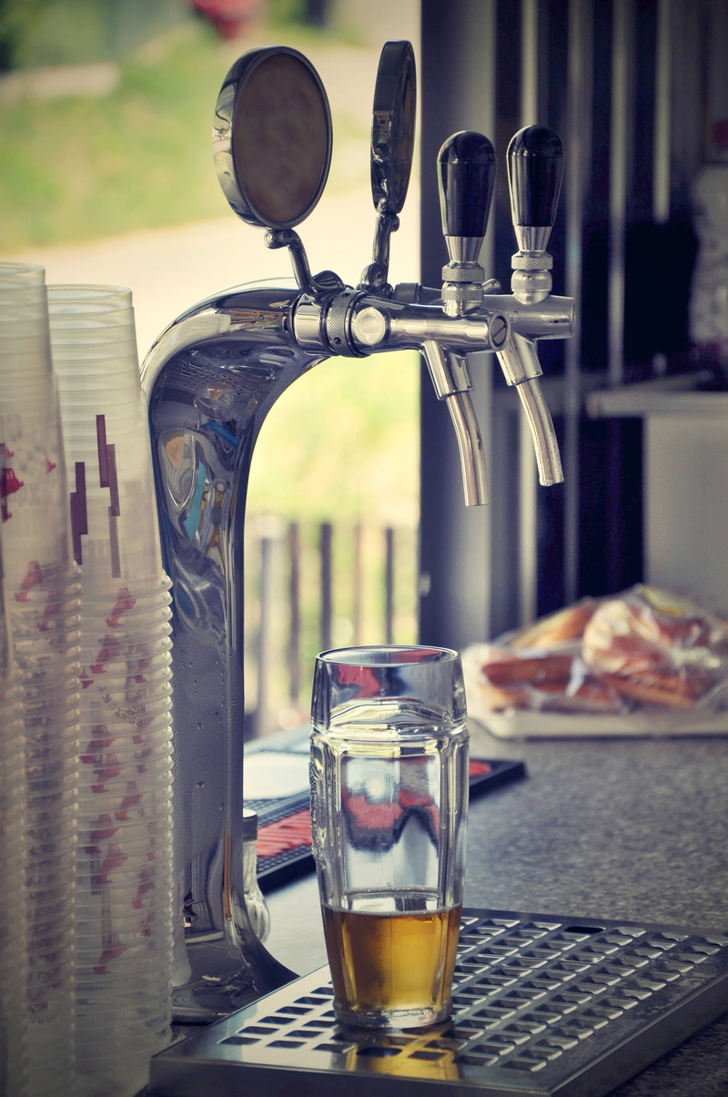 lager, crockery, pub, alcohol, food and drink, transparent, glass, faucet, draught, fresh, day, drinking water, indoors, beverage, drink, water, close-up