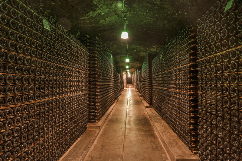climate control, indoors, warehouse, the way forward, built structure, large group of objects, pathway, vineyard, turned, vintage, alcohol, humidity, storage