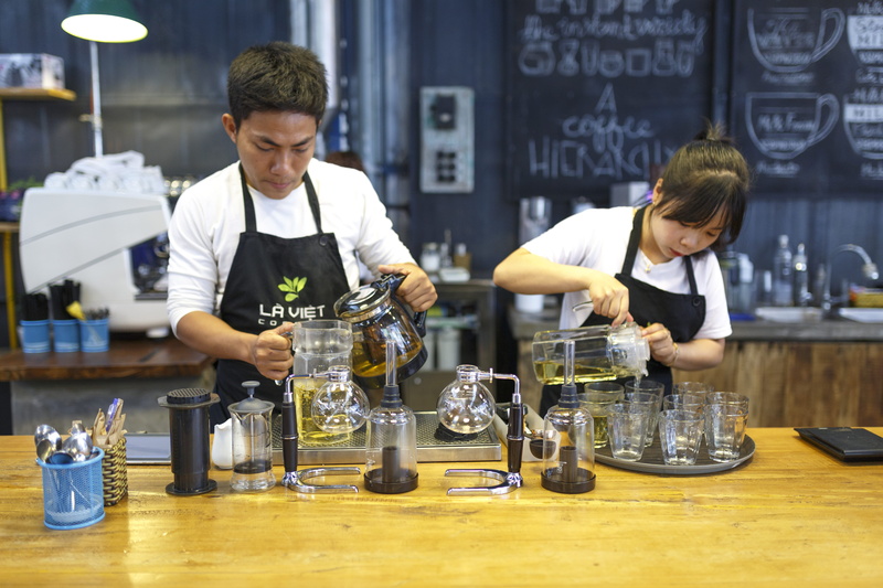 coffee maker, 5K, learning, togetherness, waitress, brewery, coffee shop, employee, industry, holding, real people, food and drink, table, two people