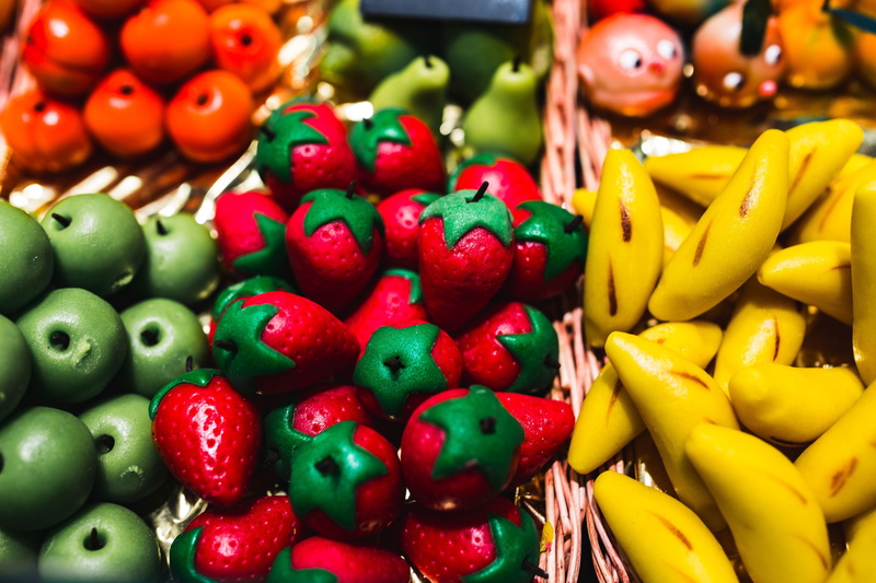 fruits, variation, for sale, fruit, spain, wellbeing, retail, green Color, healthy, boqueria, no people, barcelona, vegetable, ripe, retail display, red