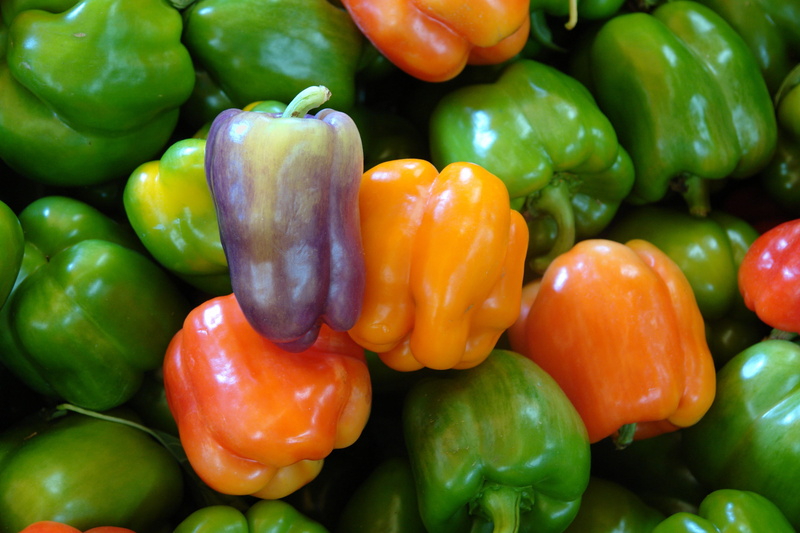 pepper - vegetable, fresh, raw, green bell pepper, 4K, salad, peppers, cooking, ingredient, organic, red, farmers market, freshness, food, bell, diet