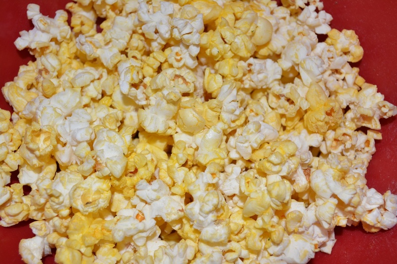 ready-to-eat, corn, indoors, freshness, treat, close-up, cheese, no people, 1080P, tasty, plate, kernel, buttered, unhealthy eating, yellow, popcorn, still life