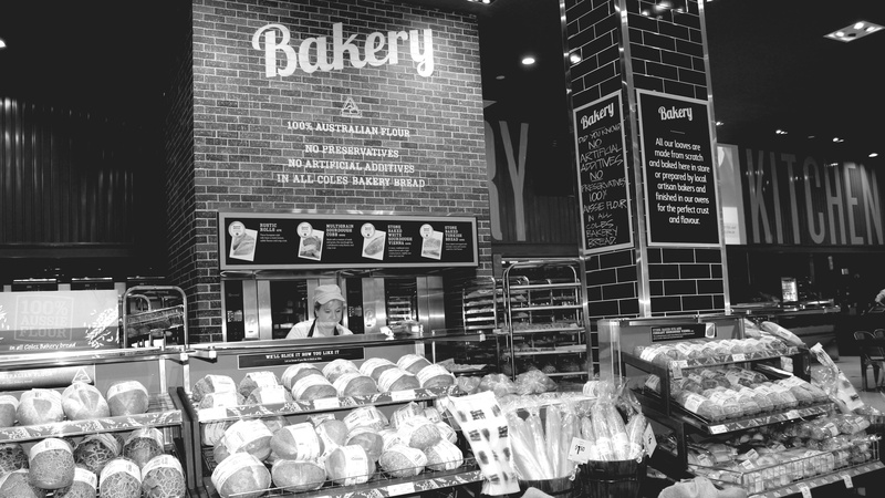 number, western script, food and drink, 5K, bakery, sign, non-western script, communication, food, night, retail, store, bread, illuminated, arrangement
