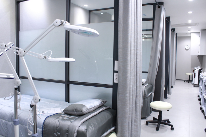 gym, no people, magnifying, health club, bed, manufacturing equipment, empty, technology, close-up, Hospital, silver colored, door, production line, beside