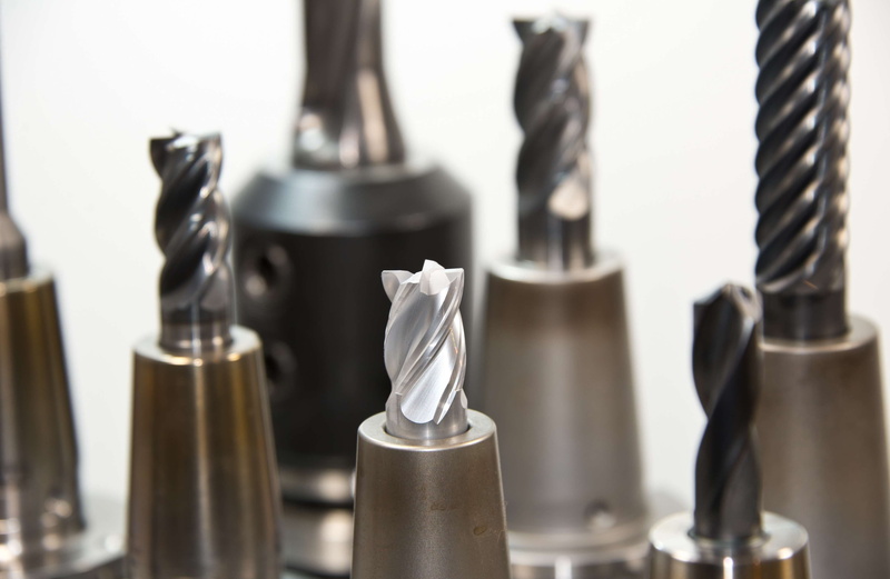 day, indoors, cnc machine, table, carbide drill bit, close-up, metal, steel, selective focus, food and drink, industry, 4K, variation, hanging, cnc, drill