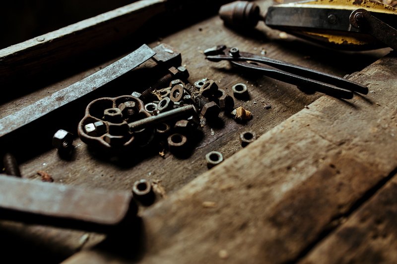old-fashioned, metal, wood - material, 5K, high angle view, old, no people, variation, tool, machine Part, technology, wooden, indoors, nails, garage