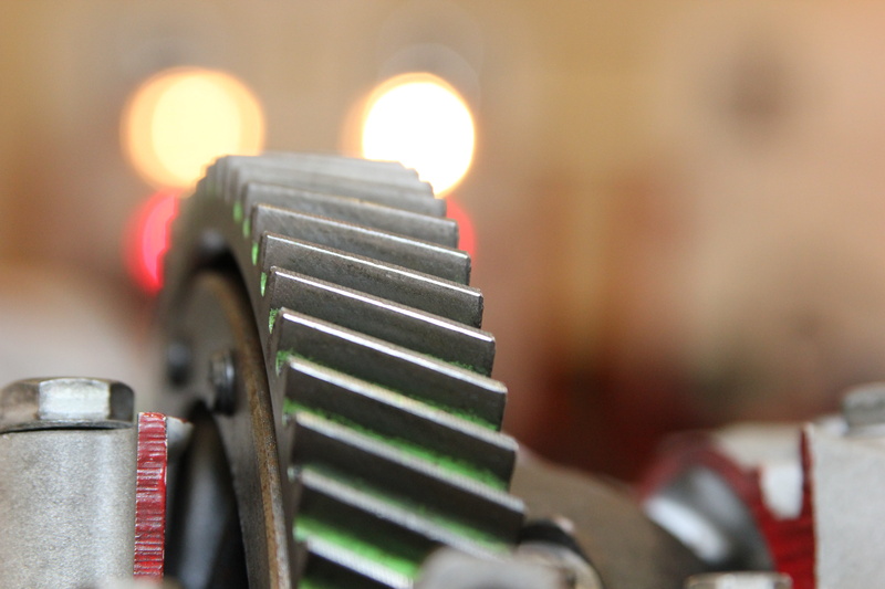 gear, machinery, focus on foreground, order, Technology, indoors, silver colored, Car, lifestyles, no people, Metal, selective focus, close-up, machine Part