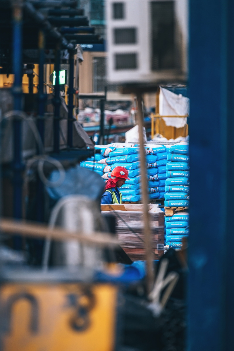 working, buildings, selective focus, progress, diagonal, construction industry, construction, commercial, unloading, construction workers, raw, lattice