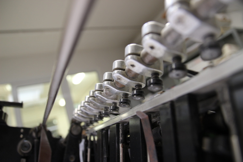 technology, printing machine, indoors, gripper, printing machines, in a row, machine part, equipment, machine, no people, connection, factory, industry