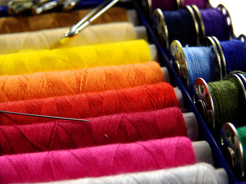 close-up, arrangement, retail, craft, bobbin, spool, colorful, role, handarbeiten, sewing kits, order, textile industry, indoors, selective focus, variation