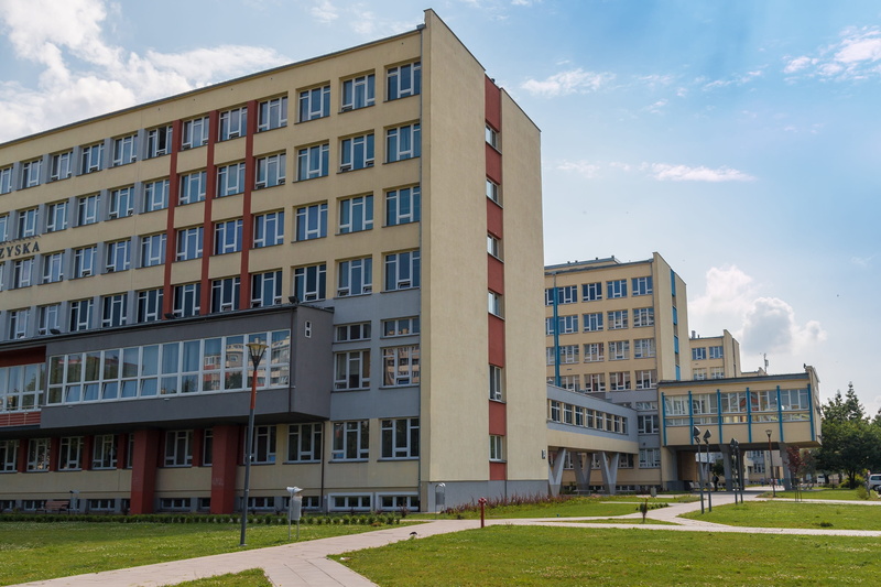 outdoors, school building, nature, window, buildings, cloud - sky, city, the university, 2K, day, building and construction, building exterior, no people