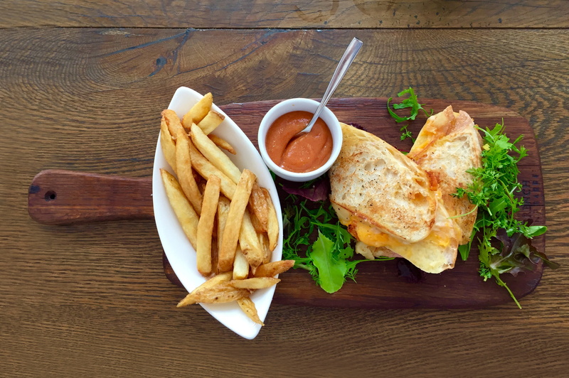 fast food, gourmet, directly above, snack, fried, takeout, fries, restaurant, food, salad, dip, serving size, plate, foodporn, chip, sandwich, dinner, sauce
