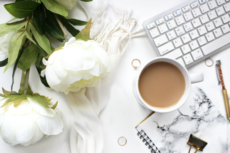 computer keyboard, directly above, coffee, computer, cup, tea - hot drink, white, drink, no people, indoors, 2K, crockery, food and drink, refreshment