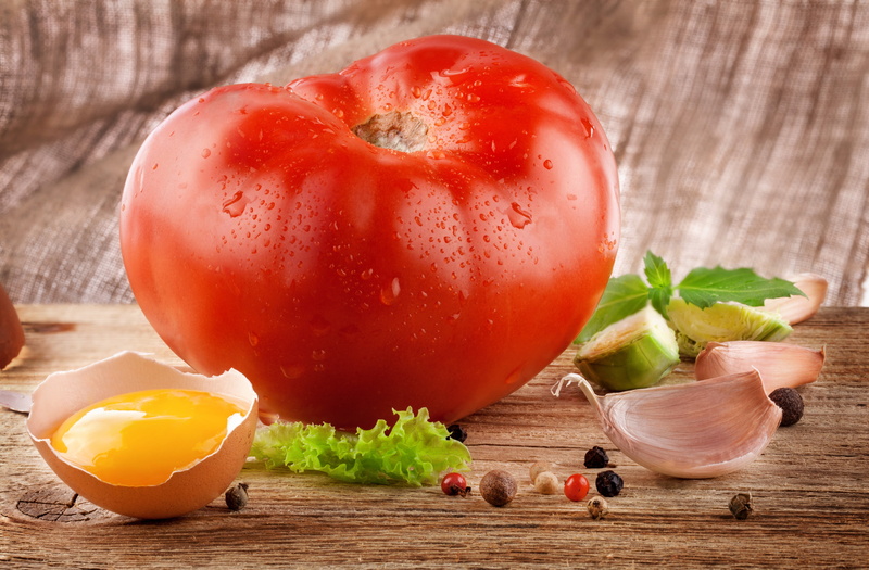 wellbeing, salad, freshness, vegetarian Food, vegetable, garlic, backgrounds, still life, red, spice, rustic, wood - Material, plank, basil, ripe, healthy Lifestyle