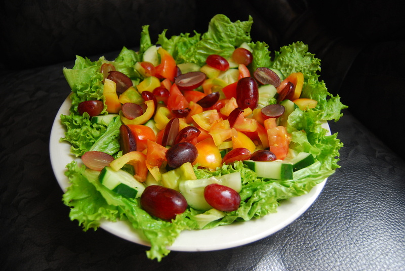 crockery, wellbeing, Salad, vegetable, serving size, chopped, plate, food And Drink, pepper, Food, dieting, diet, close-up, green Color, indoors, vegetarian Food