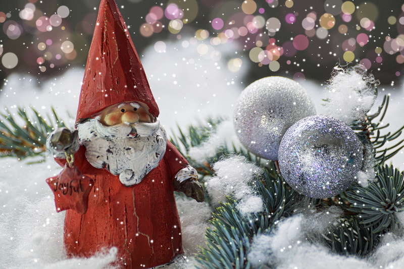 decoration, snow, christmas decoration, 5K, holiday, celebration, holiday - event, tree, new year, snowing, cold temperature, human representation, winter