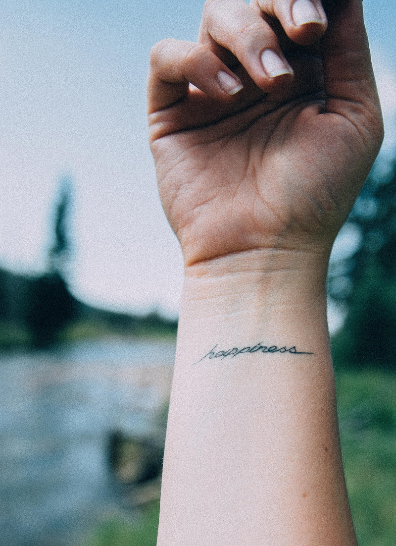 one person, human arm, leisure activity, unrecognizable person, focus on foreground, arm, limb, outdoors, human limb, wrist, finger, 4K, physical injury