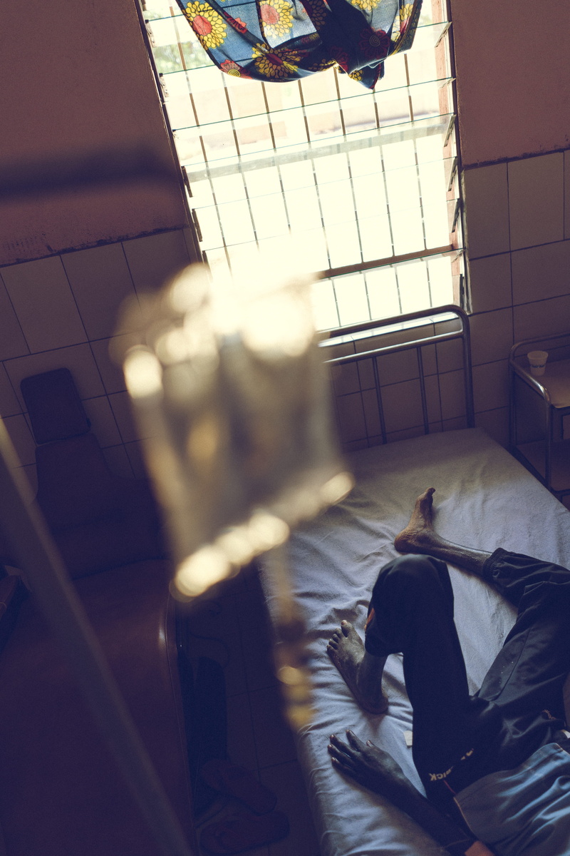foor, window, near, lifestyles, one animal, hospital, relaxation, drama, weak, indoors, sick, africa, reportage, high angle view, real people, domestic animals