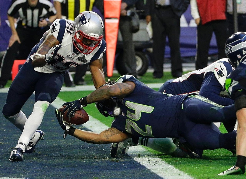 outdoors, padding, s, effort, people, New England Patriots, headwear, NFL, shirt, athlete, crew, neck, focus on foreground, competitive sport, american football player