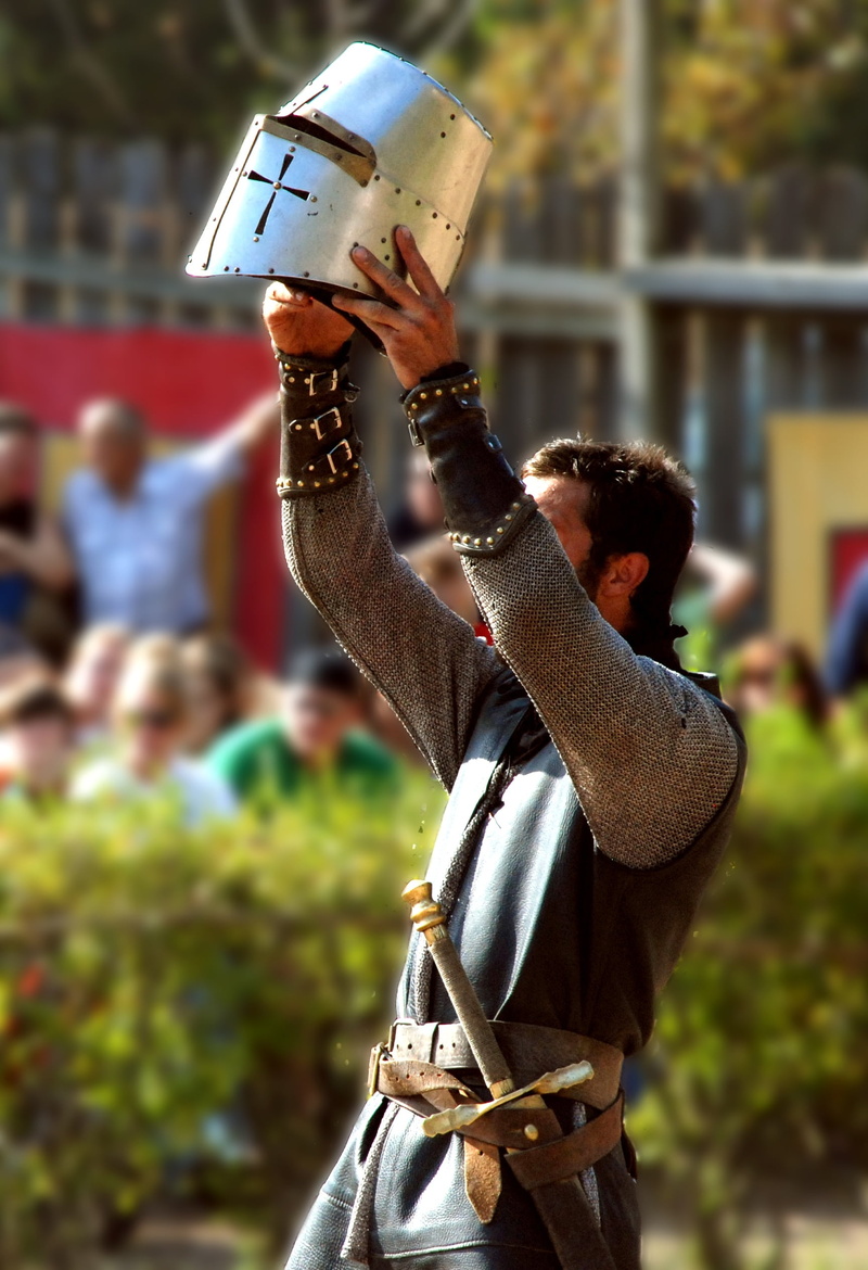 incidental people, tournament, soldier, young adult, people, weapon, side view, waist up, wearing, work Helmet, the Crusades, men, knight - Person, costume