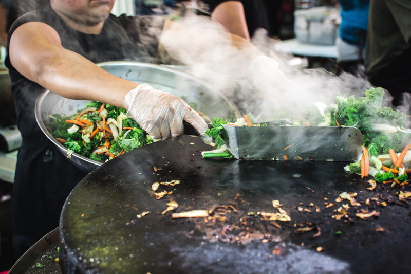 food and drink, fried, day, kitchen utensil, occupation, smoke - physical structure, hands, Grilling, steam, meat, healthy, real people, 5K, hand, holding