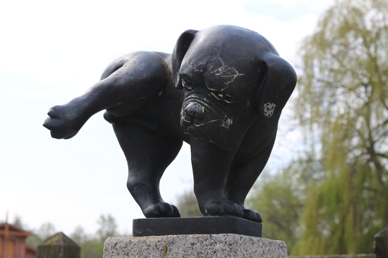 art and craft, creativity, pug, day, 5K, nature, memorial, no people, close-up, history, tree, dog, representation, statue, sculpture, focus on foreground