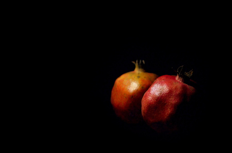 single object, no people, cut out, food and drink, group of objects, apple - fruit, 2K, red, copy space, fruits, studio shot, food, pomegranate, indoors