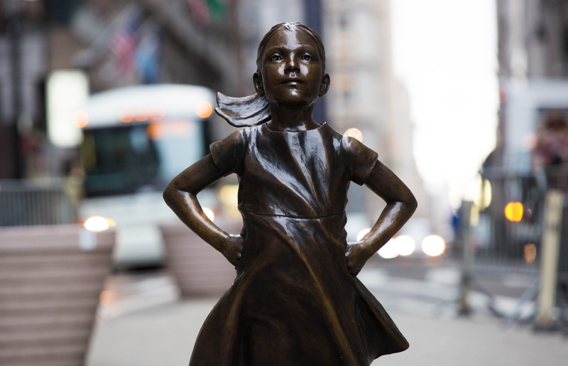 male likeness, 5K, bronze, creativity, new york, incidental people, sculpture, focus on foreground, fearless girl, footpath, human representation, female likeness