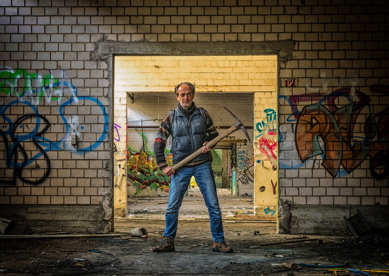 architecture, jeans, real people, defense, graffiti, man, only men, holding, leave, workers, vest, art and craft, wall, behind, full length, looking at camera
