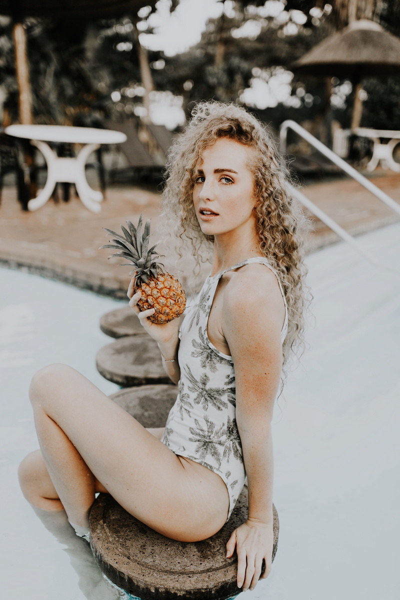 fearless, front view, lifestyles, three quarter length, hair, beauty, leisure activity, beautiful woman, young women, one person, outdoors, swim, holding