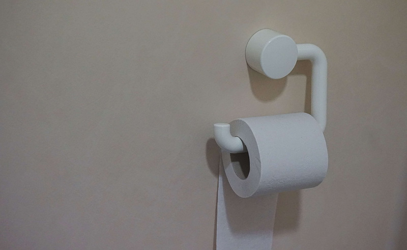 toilet roll holder, home improvement, copy space, wall, white color, wall - building feature, shadow, domestic room, home interior, convenience, rolled up