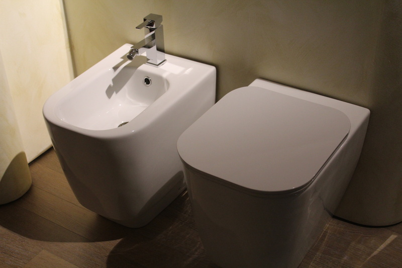 modern, wc, toilet bowl, ceramics, no people, sanitary fittings, flushing toilet, 5K, hygiene, domestic Bathroom, close-up, domestic Room, bidet, set