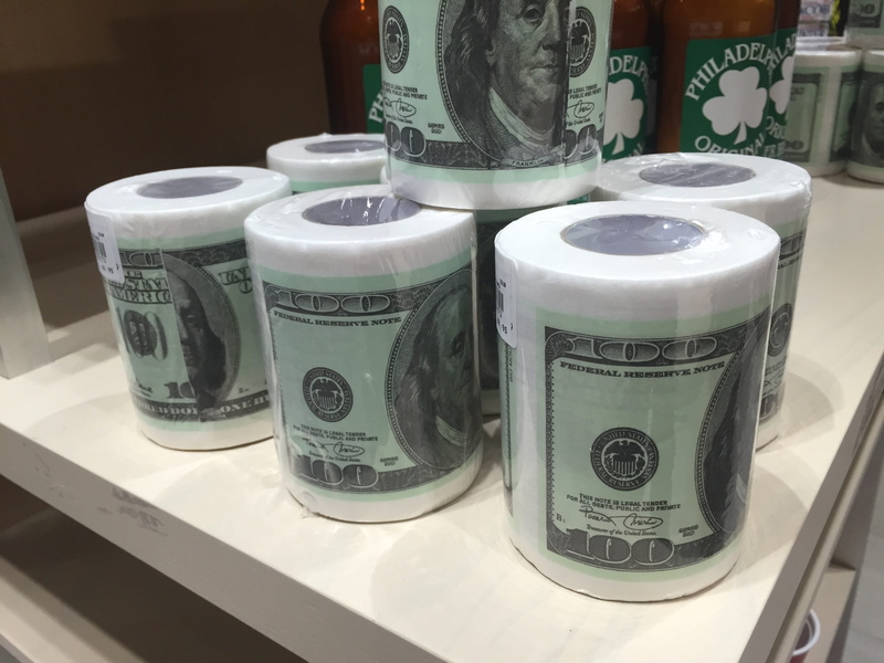 business, communication, toilet paper, no people, 2K, finance and economy, economy, table, wealth, finance, paper currency, indoors, close-up, currency