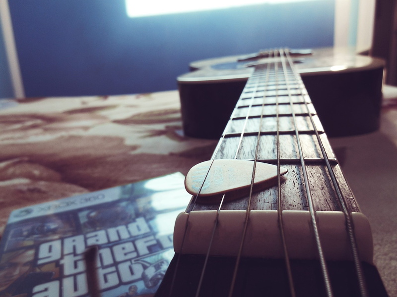 table, arts culture and entertainment, musical instrument string, acoustic guitar, no people, focus on foreground, close-up, absence, pick, GTA5, wood - material