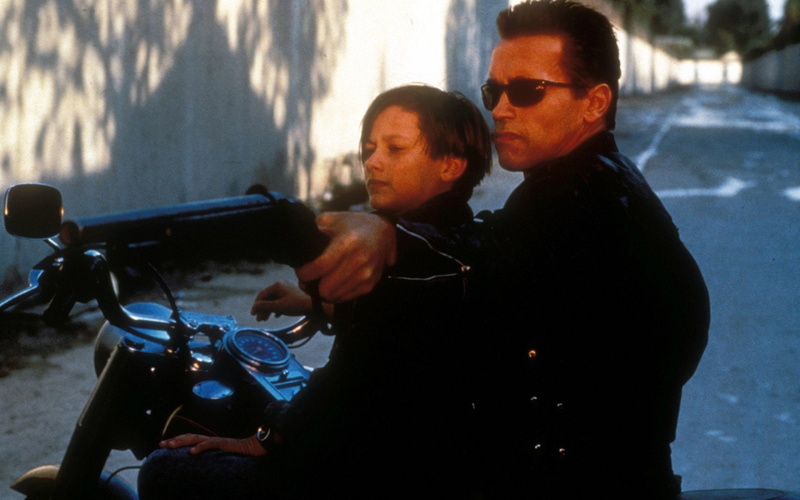 sitting, Edward Furlong, The Terminator, motorcycle, adult, males, technology, John Connor, Arnold Schwarzenegger, land vehicle, three quarter length, mature adult