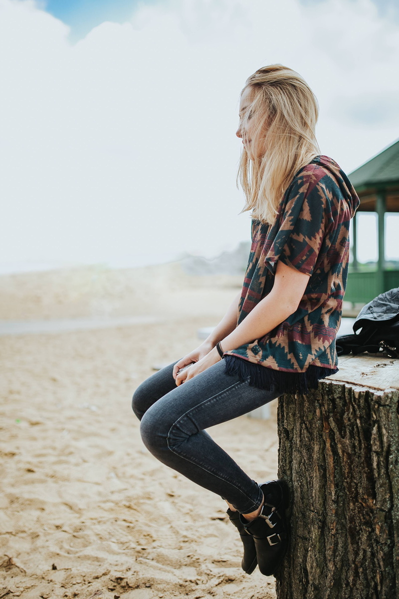 casual clothing, sitting, hair, long hair, sky, relaxing, outdoors, copy Space, can, blonde, tree stump, stump, real people, hairstyle, only women, adults only