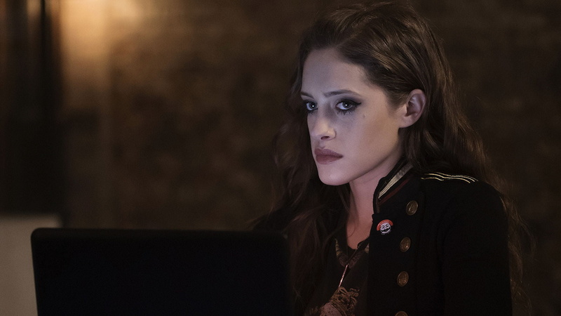 720P, mr robot, portrait, carly chaikin, looking, young adult, adult, wireless technology, communication, connection, teenager, laptop, indoors, watching