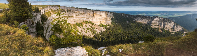 monumental, cliff, environment, mysthisch, golden light, warm, scenic, forest, sunny, sunrise, rock - object, day, mountains, sun beschienen, more, atmosphere