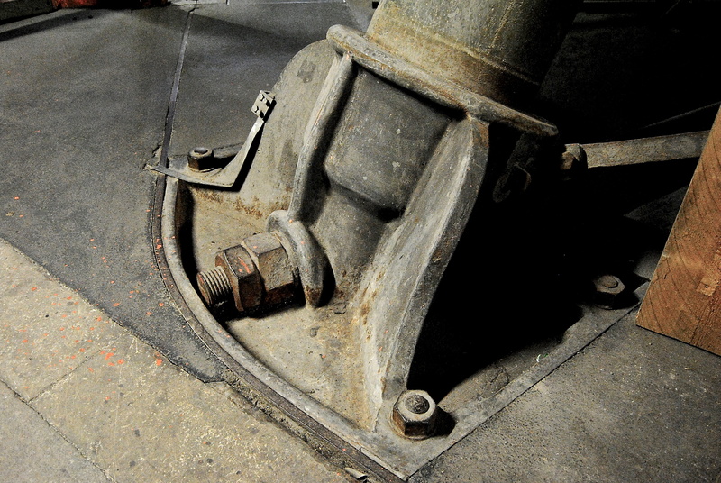 high angle view, historically, close-up, outdoors, abandoned, Gland, technology, monument, deterioration, construction, damaged, machinery, screw nut, day