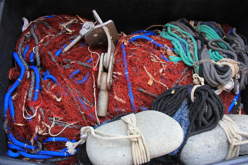 multi colored, fishermans net, fishing industry, commercial fishing net, outdoors, bob, complexity, no people, fishing nets, fishing, 5K, gravel, close-up