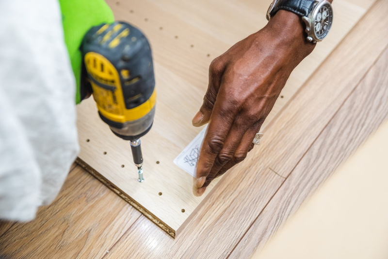one person, hand, occupation, close-up, food and drink, work tool, men, finger, 2K, indoors, ikea furniture assembly, furniture assembly, real people