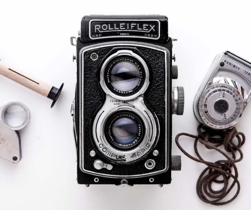 camera, studio shot, analog camera, manual, 4K, technology, no people, retro styled, old, optics, zoom, lens, white, close-up, kit, black, antique, camera lens