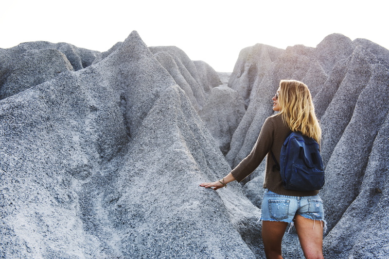 outdoors, leisure activity, enjoy, holiday, girl, warm, journey, day, standing, lady, lifestyles, 5K, young adult, backpacker, joyful, casual clothing
