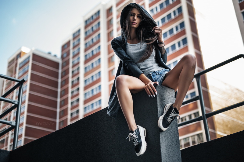 women, low angle view, built structure, outdoors, brown hair, lifestyles, women outdoors, young adult, one person, urban, beauty, hairstyle, long hair