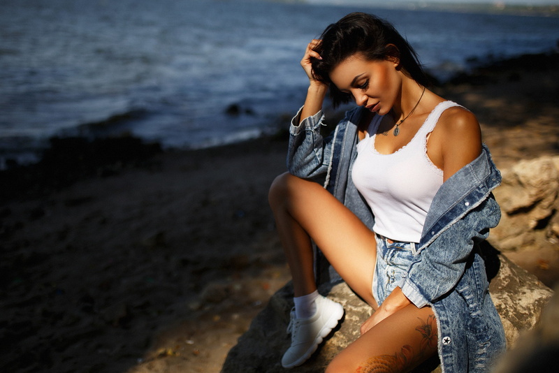 1080P, sneakers, tanned, T-shirt, sitting, sea, Artem Savinkov, necklace, women, socks