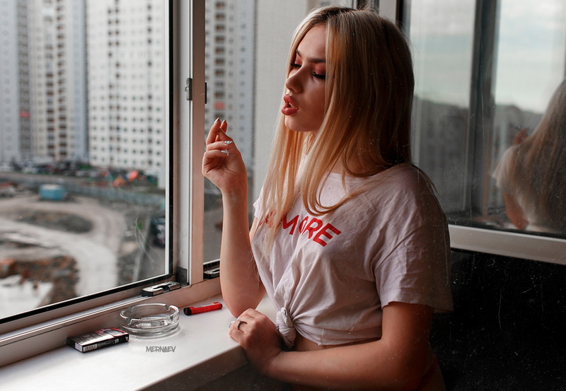 portrait, cigarettes, women, reflection, 2K, T-shirt, window, blonde, Artyom Mernaev