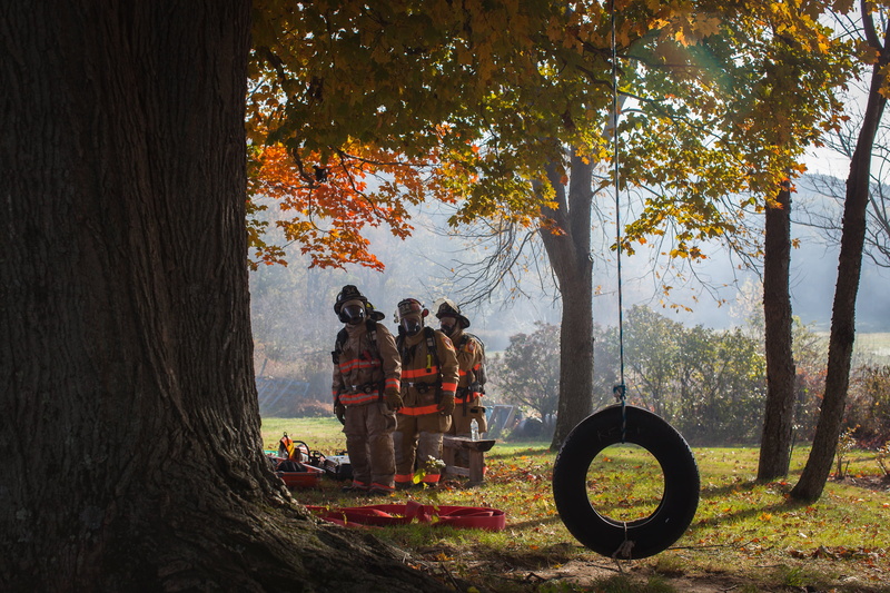 plant, snow, orange color, leaves, women, men, land, tire, trunk, fall, outdoors, 1080P, change, growth, firefighers, real people, lifestyles, tree, red