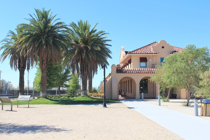 train, green, animals, depot, 1080P, trees, train depot, palms, tree