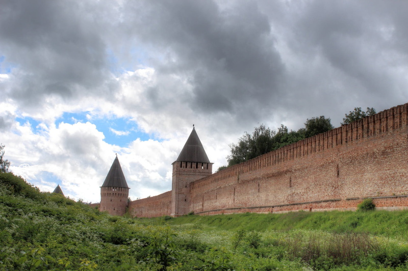outdoors, spire, fortress, building, smolensk, the kremlin, tower, cloud, travel destinations, old, religion, storm, built structure, sky, place of worship