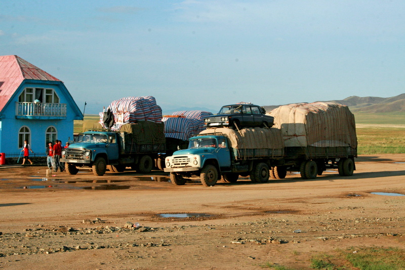 2K, mode of transportation, logistic, incidental people, car, motor vehicle, transportation, outdoors, road, built structure, building exterior, zil, field